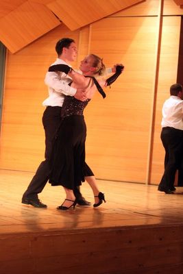 Eine Formation junger Tänzer der Tanzschule Haug begeisterte mit einer beschwingten Tanzshow.