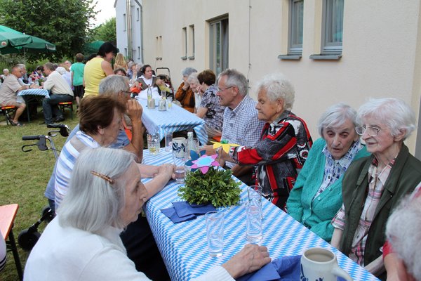 Mehrere Generationen hatten viel Spaß beim Sommerfest des BRK Seniorenheims in Ensdorf.