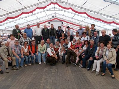 Die Gruppe der Ensdorfer Reservisten mit den „Ursprung Buam“.