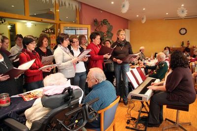 Adventssingen im Seniorenheim.