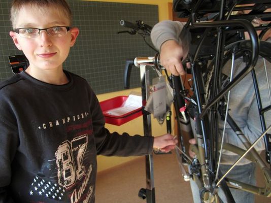 Bau von E-Bikes an der Mittelschule.