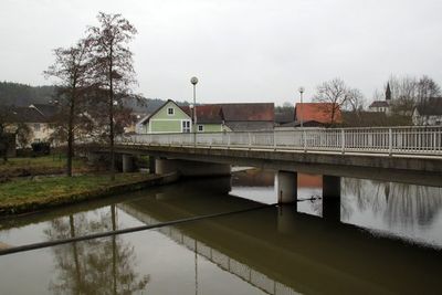 Die Vilsbrücke in Wolfsbach muss saniert werden.