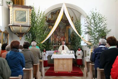 Pfarrer Pater Hermann Sturm zelebrierte den feierlichen Kirchweihgottesdienst.