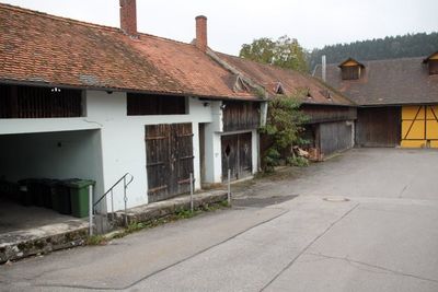 Die im Besitz von Georg Wein befindlichen Stallungen des ehemaligen Klosterbauernhofes sollen zu einem Haus für Wandertourismus umgebaut werden.