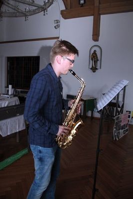 Einfühlsam spielte Jannis Fischer auf dem Saxophon.