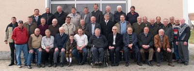 Fast 40 Seppn, Josefs und Bepperln ließen nach 39 Jahren in der Gemeinde Ensdorf die Tradition der Josefi-Feier wieder aufleben. Fast 40 Seppn, Josefs und Bepperln ließen nach 39 Jahren in der Gemeinde Ensdorf die Tradition der Josefi-Feier wieder aufleben.