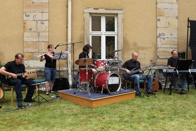 Die Band „Pfandfrei“ mit v.li. Jochen Achhammer, Sabrina Graßmann, Magdalena und Jürgen Zach sowie Anton Lautenschlager begleiteten die Chöre. Die Band „Pfandfrei“ mit v.li. Jochen Achhammer, Sabrina Graßmann, Magdalena und Jürgen Zach sowie Anton Lautenschlager begleiteten die Chöre.