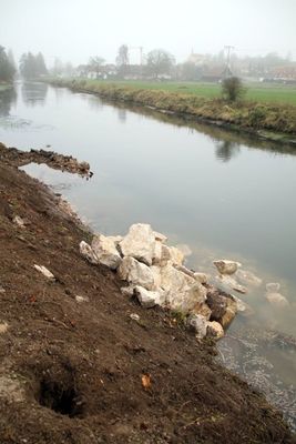 Mehrere Quellen unterhalb Lengenfelds werden gefasst und das Wasser über eine Buhne in die Vils geleitet.