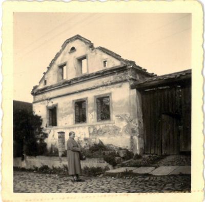 Das Haus der Breitkopfs, das bereits einen Tag nach der Flucht in Flammen aufging.
