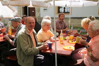 Patienten und Angehörige der Caritas-Sozialstation Ensdorf wissen zu feiern.