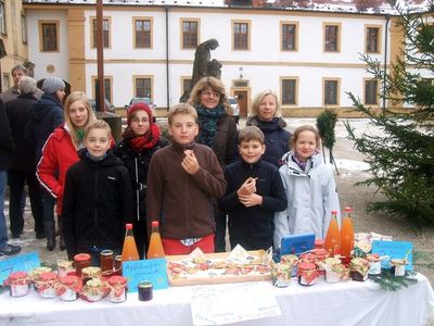 Kids vom Offenen Treff verkauften Selbstgemachtes und spendeten für die Philippinen.