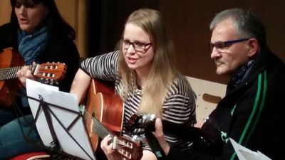 Gitarren-Crash-Kurs im Kloster.