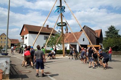 Thanheimer Kirwa 2015 - Baum aufstellen.