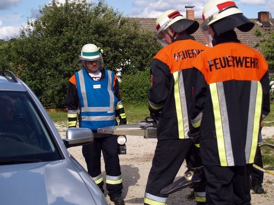 Mehrere Gruppen der Wolfsbacher Feuerwehr legten 2012 die Leistungsprüfung Technische Hilfeleistung ab.