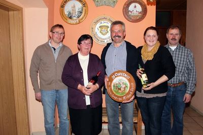 1. Schießleiter Thomas Drick (2. bei Serie Glück), Emma Riedl (2. auf Scheibe), 2. Schießleiter Richard Drick (Gewinner der Osterscheibe), Jugendleiterin Steffi Eichenseer (3. auf Scheibe) und Johann Eichenseer, Sieger Serie Glück. 1. Schießleiter Thomas Drick (2. bei Serie Glück), Emma Riedl (2. auf Scheibe), 2. Schießleiter Richard Drick (Gewinner der Osterscheibe), Jugendleiterin Steffi Eichenseer (3. auf Scheibe) und Johann Eichenseer, Sieger Serie Glück.