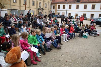Kindergottesdienst mit Tiersegnung.