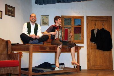 Theatergruppe: „Der Hunderter im Westentaschl“.