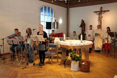 Die Band „Next Generation“ umrahmte den Jugendgottesdienst „Licht sein“ in der Klosterkapelle musikalisch.