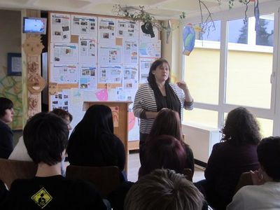 MdB Marianne Schieder (SPD) zu Gast in der Mittelschule. MdB Marianne Schieder (SPD) zu Gast in der Mittelschule.