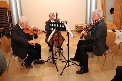 Instrumentaltrio v. li.: Helmut Walther, Viktor Hammer und Gerhard Tschaffon.