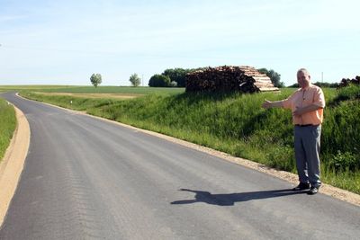 Unter anderem erhielt die Gemeindeverbindungsstraße von Langenwies zur Kreisstraße AS 8 eine neue Asphaltdecke.