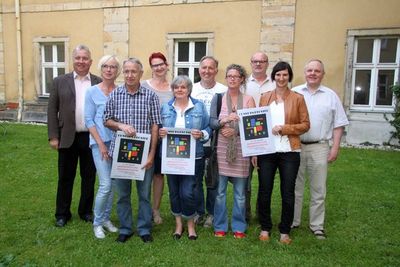 „Die Verknüpfung von Kunst und Musik spricht die Menschen in einer ganz besonderer Weise an“ sind die Künstler Kurt Hügelschäffer, Eugenia Bär, Margot Babl, Gerd Seidel, Petra Gross, Siegfried Link und die in Amberg geborene Gastkünstlerin Leni