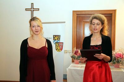 Die Sängerinnen Kathrin Ehrnsberger und Jana Müller umrahmten den Ehrenabend musikalisch.