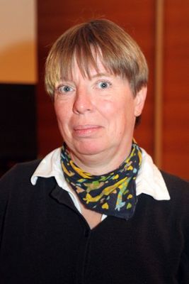 Diplom-Geologin Dr. Angela Wirsing zeigte in einem Schnelldurchlauf unter dem Motto „Am Straßenrand“ die Geologie der Oberpfalz auf. Diplom-Geologin Dr. Angela Wirsing zeigte in einem Schnelldurchlauf unter dem Motto „Am Straßenrand“ die Geologie der Oberpfalz auf.