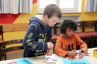 Ein Riesen-Wickie-Puzzle stellten die Kinder her.