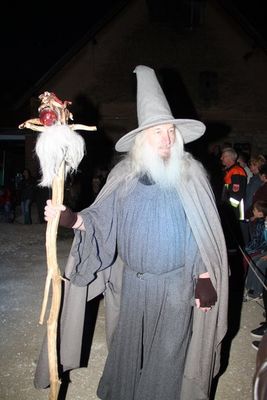 Highlight des ersten Abends des 10. Ensdorfer Gemeindefestes war der Auftritt der „Oberpfälzer Schlossteufel“ mit ihrer mystischen Feuershow.