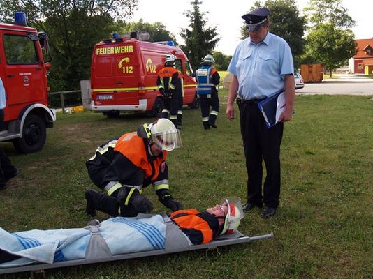 Mehrere Gruppen der Wolfsbacher Feuerwehr legten 2012 die Leistungsprüfung Technische Hilfeleistung ab.