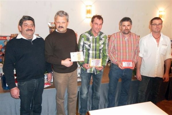 Vizepräsident Josef Sperl, 3. Platzierter Alfons Graf, Preisschafkopf-Sieger Klaus Gebhard, 2. Platzierter Richard Staufer und Opel-Club-Präsident Otto Falter