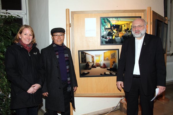 Sabine Gradl, Sasi Lama und Salesianerpater Alfred Lindner.