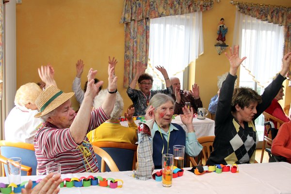 Hausfasching im Seniorenheim.