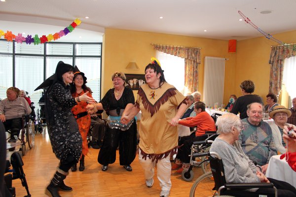 Hausfasching im Seniorenheim.