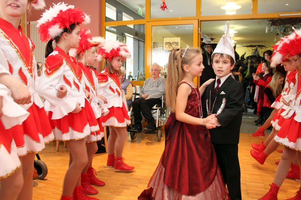 Hausfasching im Seniorenheim.