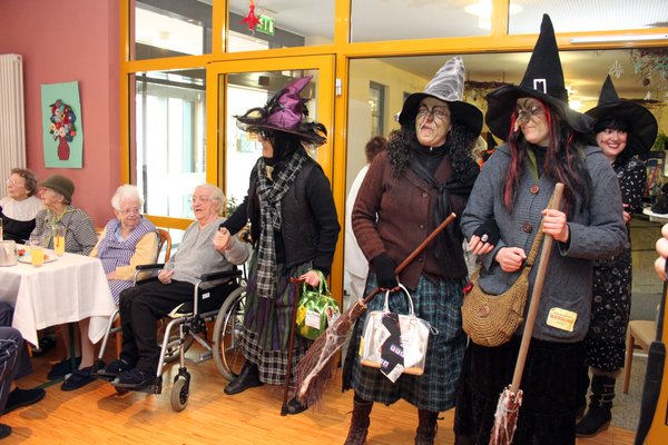 Hausfasching im Seniorenheim.