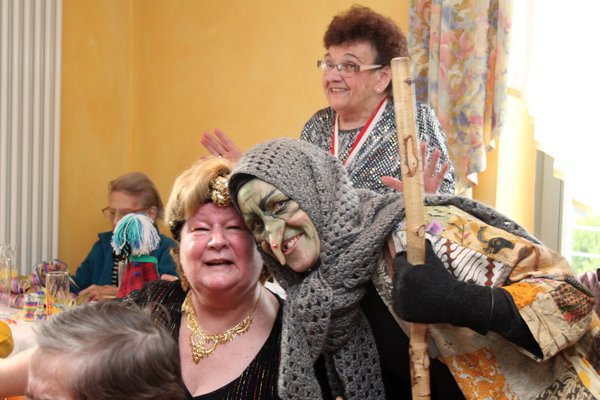 Hausfasching im Seniorenheim.