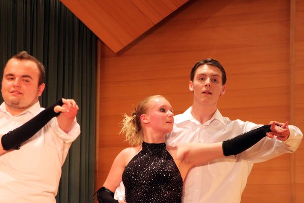 Eine Formation junger Tänzer der Tanzschule Haug begeisterte mit einer beschwingten Tanzshow.