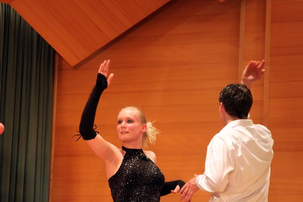 Eine Formation junger Tänzer der Tanzschule Haug begeisterte mit einer beschwingten Tanzshow.