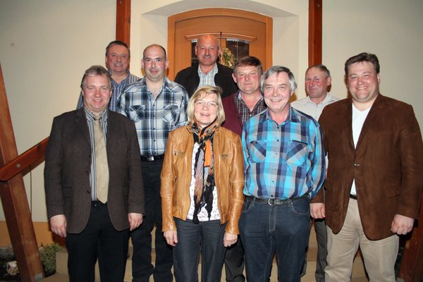 Delegierten des CSU Ortsverbandes Ensdorf. V. li. Bürgermeister Markus Dollacker, Wolfram Seebauer, Peter Singer jun., Vorsitzender Johann Bösl, Maria Leikam, Franz Metschl, Richard Reiser und Alois Friedrich. Rechts Bürgermeister Stefan Braun aus Kast