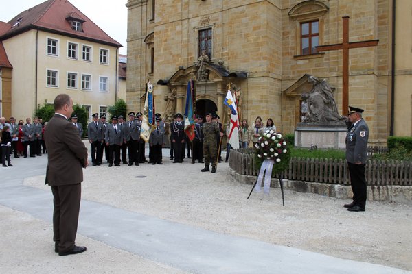 Totengedenken am Kriegerdenkmal.