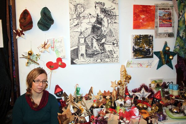 Susanne Rauch aus Amberg präsentierte Malerei, Fotografien von Ensdorf, Weihnachtsdeko und Landkreiskalender.