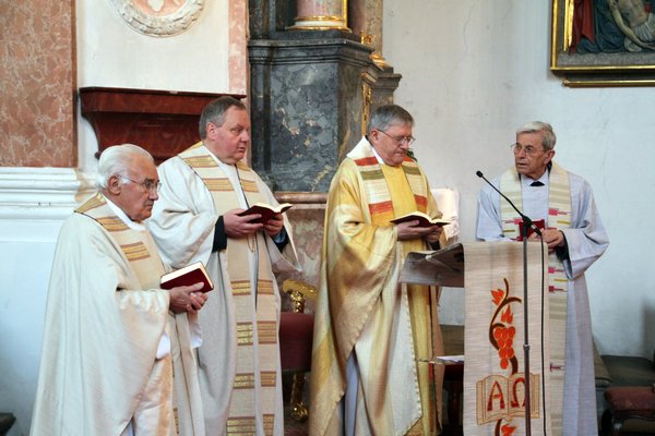 V.li. Pater Philipp Weißhaar (ehemaliger Direktor des Klosters Ensdorf), Klosterdirektor Pater Christian Liebenstein, Provinzial Pater Josef Grünner und der ehemalige Klosterdirektor Pater Martin Haunolder.