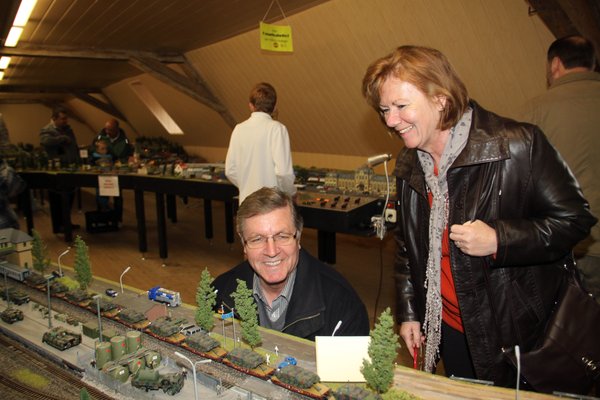 Clemens und Hanna Hückesfeld aus Bad Bergzabern: „Die Ausstellung ist mit viel Mühe und viel Liebe zum Detail sehr, sehr gut gemacht, sehr vielfältig. Wahnsinn! Alle Themen werden angesprochen und gut erklärt. Wir hätten nicht gedacht, dass sie so