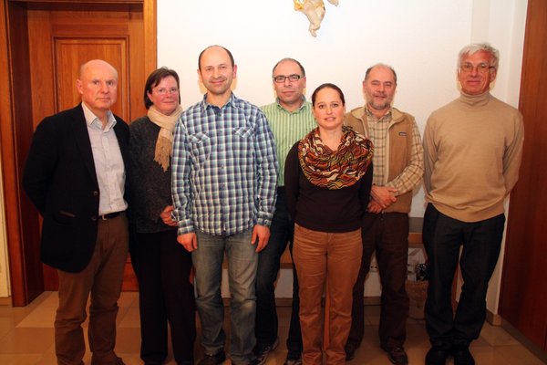 Die Vorstandschaft des Heimat- und Kulturverein Ensdorf. V. li. Beisitzer und Kassenprüfer Dr. Josef Eiletz, Schriftführerin Isabel Lautenschlager, Beisitzer Hans Ram, Kassier Alfred Fröhlich, 2. Vorsitzende Elke Bauer-Hammer, Beisitzer Peter Fröhlich