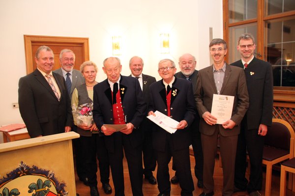Vom „Liederkranz Rieden“ wurden Georg Schmidt und Gerhard Fleischmann für 50 und Hubert Fischer für 10 Jahre Singen im Chor geehrt.
