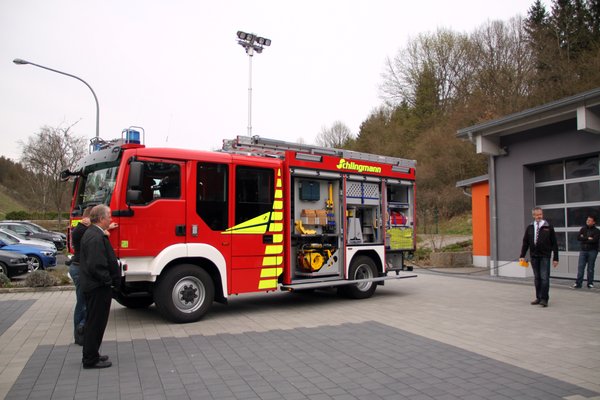 Großes Interesse fand die Präsentation eines HLF20 Feuerwehrfahrzeuges der Firma Schlingmann GmbH & Co. KG