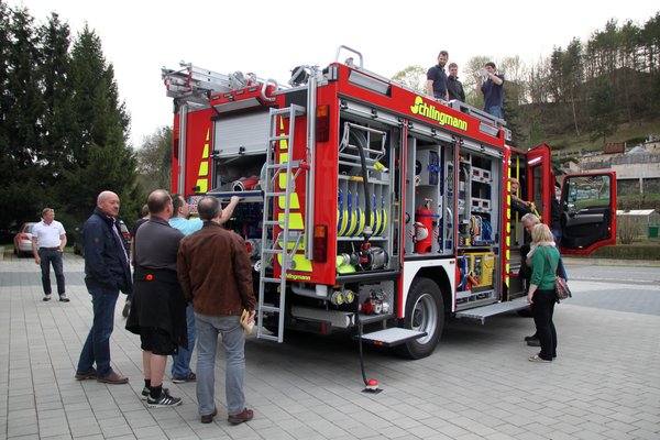 Großes Interesse fand die Präsentation eines HLF20 Feuerwehrfahrzeuges der Firma Schlingmann GmbH & Co. KG