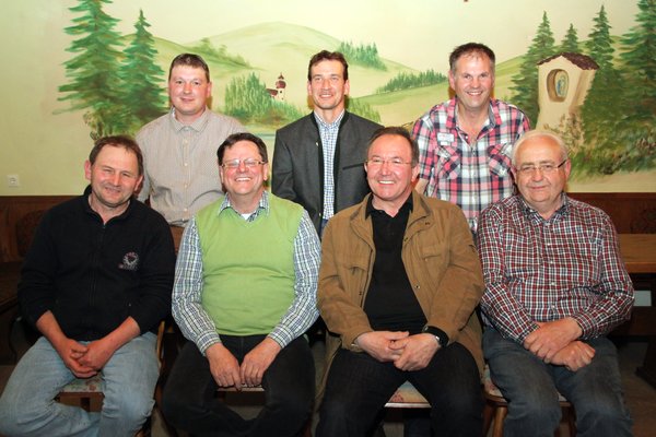 Die seit 1. April amtierende Vorstandschaft der Jagdgenossenschaft Thanheim mit Vorsitzendem Christian Dürr, dessen Stellvertreter Frank Jäger und Kassier Hofmeister (hinten von links) dankten für ihren jahrzehntelangen Einsatz Josef Rester (Schriftfü